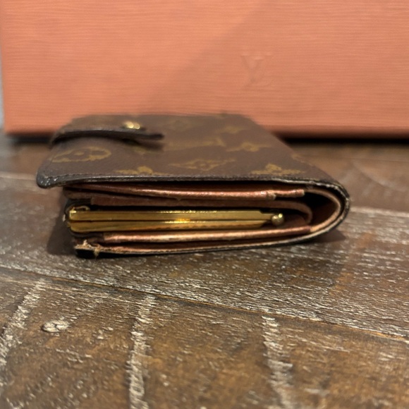 Louis Vuitton Vintage Monogram Kisslock Wallet (c. 1998) - Picture 3 of 10